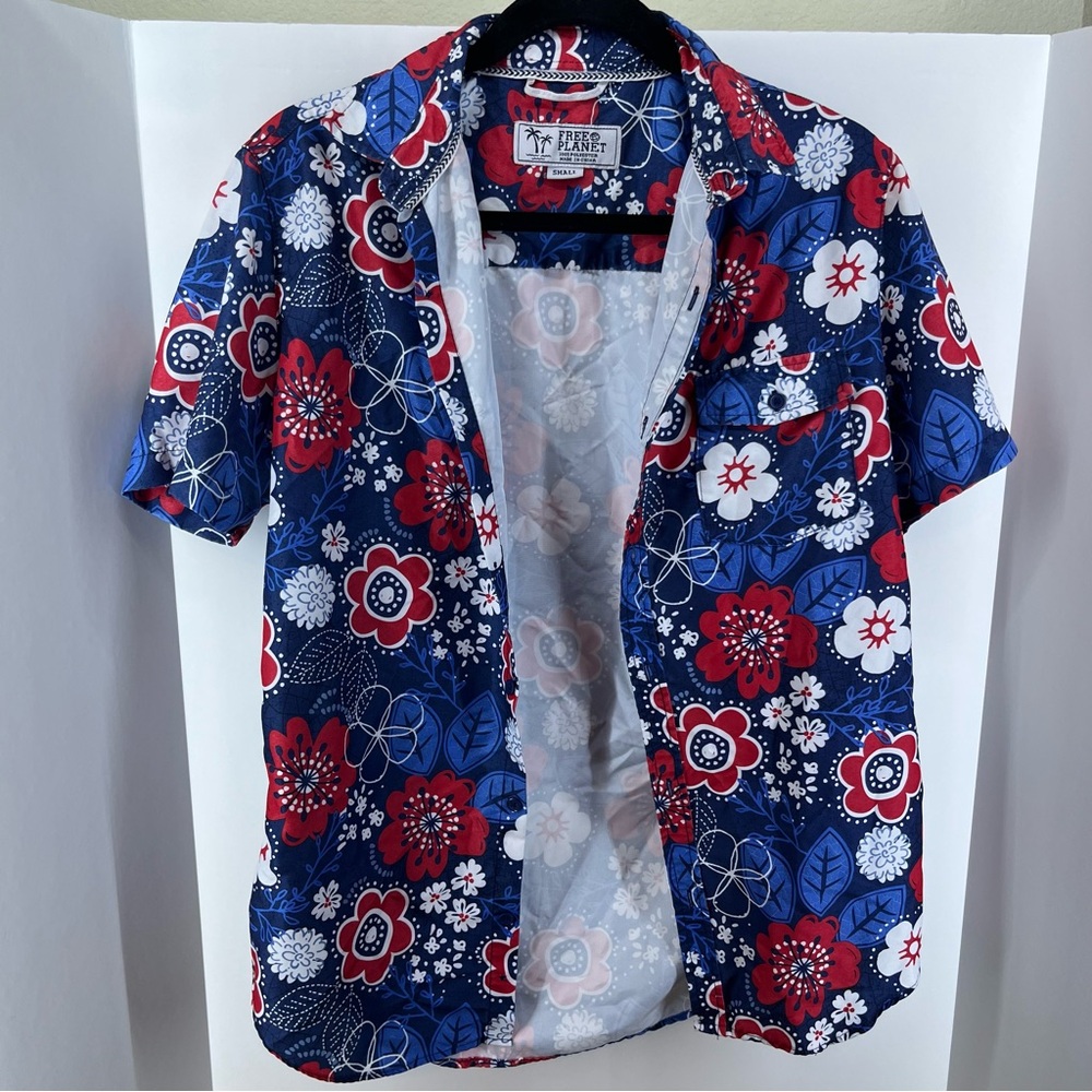 Free Planet Red White & Blue Floral Design Button T-Shirt/Swim Overshirt Men's S